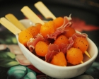 Brochettes de melon et jambon sec